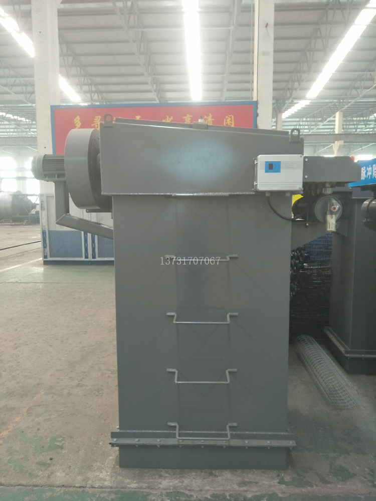 2018年最新研發15m2、25m2倉頂布袋除塵器投放市場