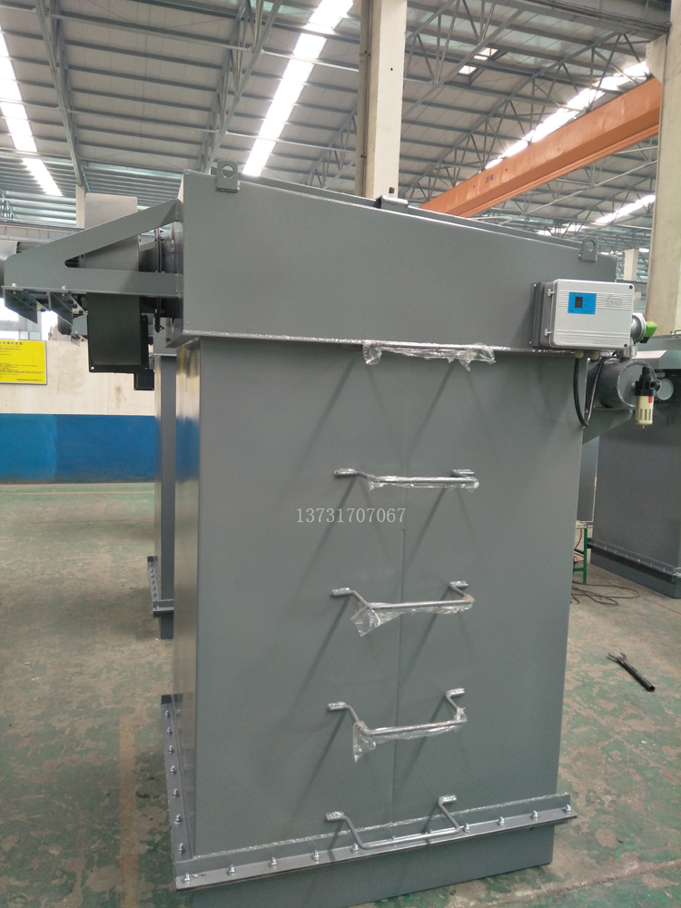 2018年最新研發15m2、25m2倉頂布袋除塵器投放市場